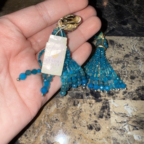 Kendra Scott Cecily Clip On Earrings in Teal Agate - Picture 9 of 13